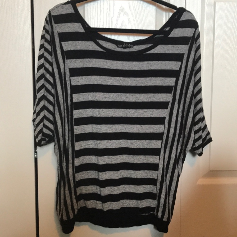 2/$20 Black/Gray Scoop Neck 3/4 sleeve